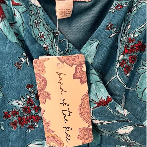 Band of The Free Sybille Teal Floral Crossover Crop Top NWT - Picture 13 of 13